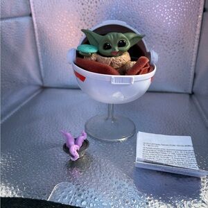 Star Wars Action Figure with White and Red Pod